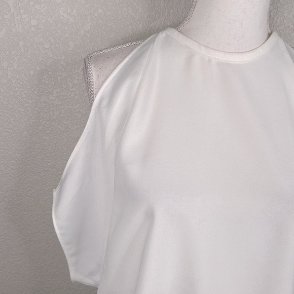 Zara Basic White Cold Shoulder Flowy Top Size Small - Picture 2 of 7